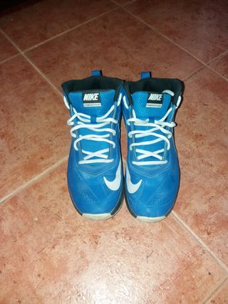 Nike talla .us 7y .uk 6 .eur 40 .cm 25 de segunda mano por 7 EUR en  Talavera de la Reina en WALLAPOP