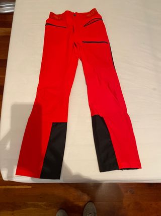 Pantalón montaña de segunda mano por 20 EUR en Canet d\\'En Berenguer en  WALLAPOP