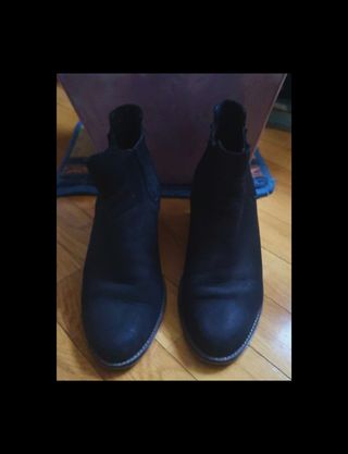 Botines piel serraje Mango de segunda mano por 15 EUR en Burgos en WALLAPOP