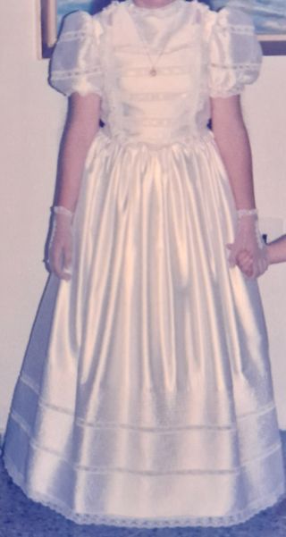 Vestido de comunión de Pronovias con cancan de segunda mano por 60 EUR en  Valencia en WALLAPOP