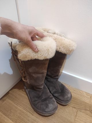 Auténticas Botas Ugg 39 de segunda mano por 60 EUR en Terrassa en WALLAPOP