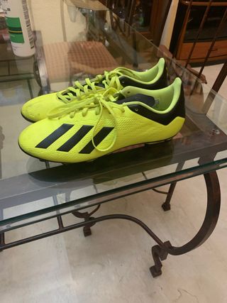 Zapatos fútbol 11 de segunda mano en Cádiz en WALLAPOP