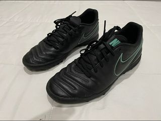 Botines de fútbol 7 de segunda mano por 15 EUR en Barbate en WALLAPOP