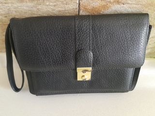 Bolso o mariconera negra Piel. de segunda mano por 15 EUR en Salamanca en  WALLAPOP