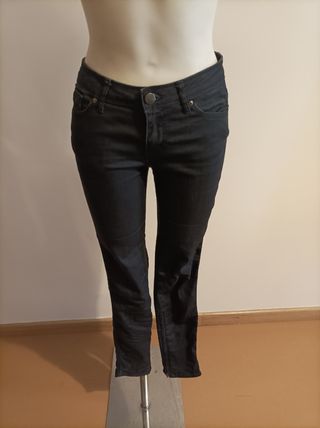Pantalón encerado zara de segunda mano por 10 EUR en Fonteculler en WALLAPOP