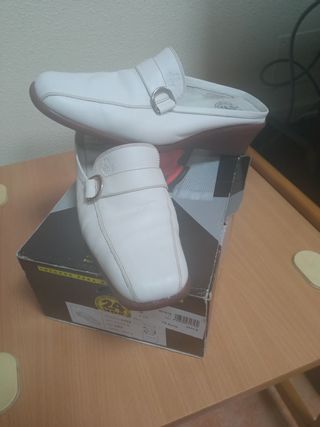 Zapatos verano 24 horas de segunda mano por 25 EUR en Murcia en WALLAPOP