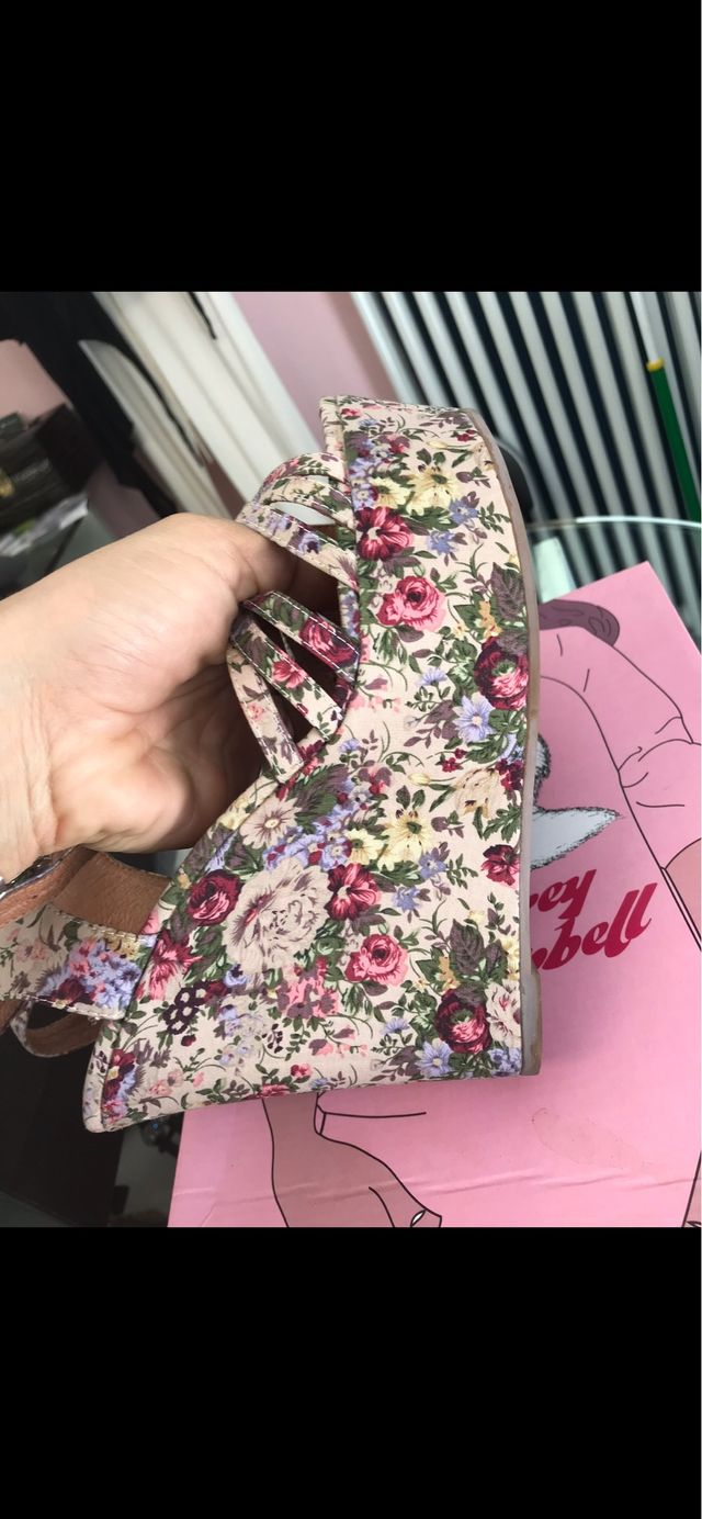 Jeffrey Campbell sandali con zeppa