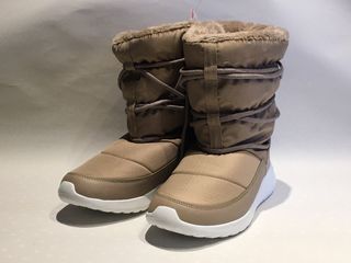 Botas \\/ descansos de la marca ADIDAS de segunda mano por 25 EUR en  Barcelona en WALLAPOP