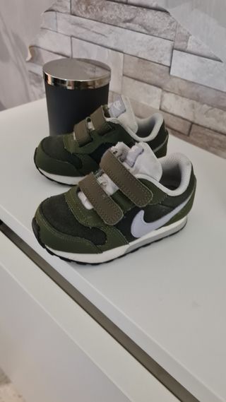 Tenis Nike talla 22 de segunda mano por 10 EUR en Fuengirola en WALLAPOP