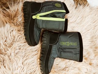 Botas de nieve niño de segunda mano por 5 EUR en Gandía en WALLAPOP