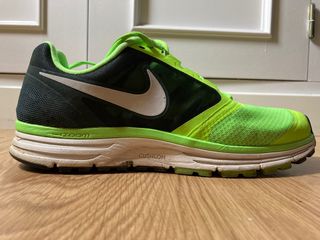 Nike Vomero 8 running verde fluor de segunda mano por 50 EUR en Sevilla en  WALLAPOP