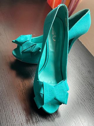 Zapatos de fiesta turquesa de segunda mano por 20 EUR en Urbanizacion La  Granjilla en WALLAPOP