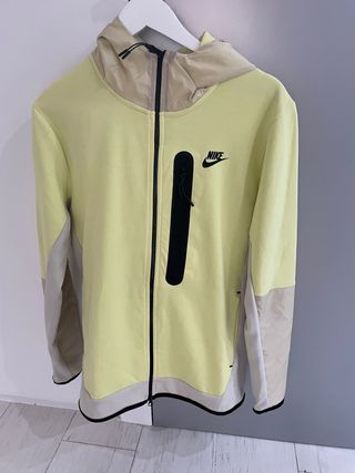 Chandal Nike tech fleece de segunda mano por 54 EUR en Cenes de la Vega en  WALLAPOP