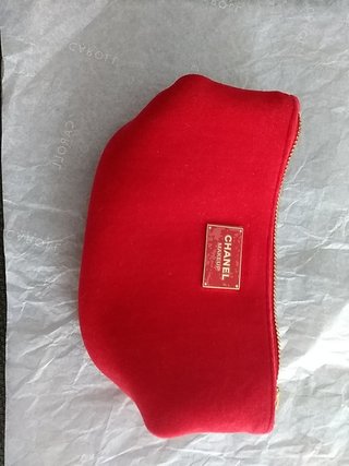 Neceser terciopelo rojo Chanel de segunda mano por 25 EUR en Madrid en  WALLAPOP