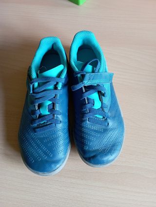Botas de fútbol talla 31 de segunda mano por 10 EUR en Borox en WALLAPOP