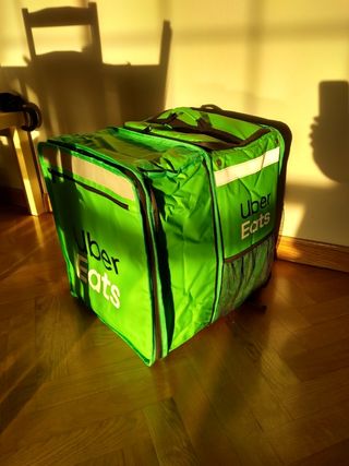 Mochila térmica Uber Eats de segunda mano por 70 EUR en Madrid en WALLAPOP