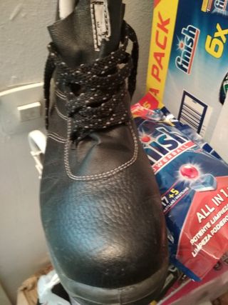Botas trabajo puntera reforzada de segunda mano por 20 EUR en Leganés en  WALLAPOP