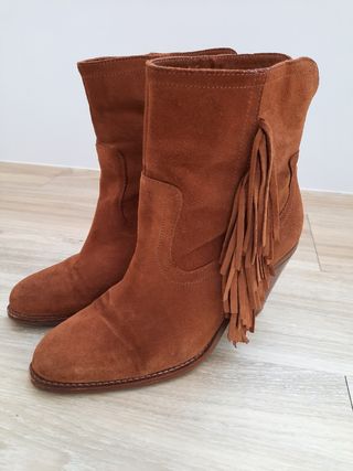 Botines serraje Mango de segunda mano por 4 EUR en Salinas en WALLAPOP