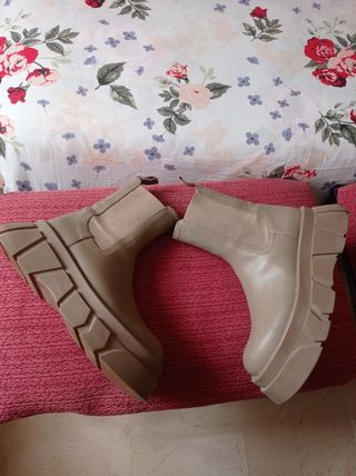 Botas plataforma Pull\u0026amp;Bear de segunda mano por 30 EUR en Jaén en  WALLAPOP