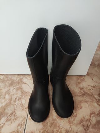 Botas de agua talla 21 niño-bebé de segunda mano por 1,5 EUR en Madrid en  WALLAPOP