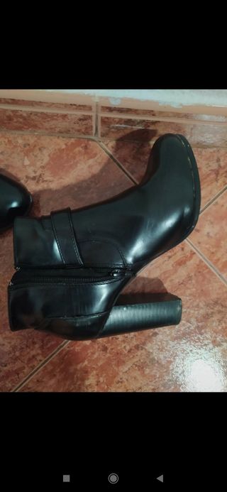 BOTINES NEGROS PULL \u0026amp; BEAR de segunda mano por 6 EUR en Mula en WALLAPOP