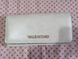 Cartera Valentino original de piel, como nueva. de segunda mano por 30 EUR  en Zaragoza en WALLAPOP