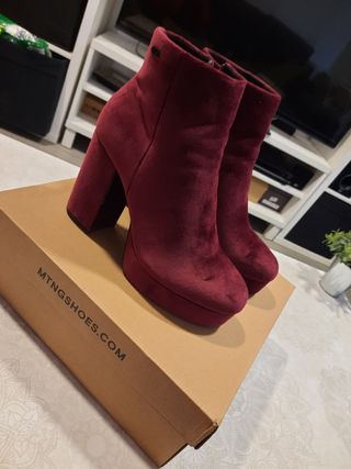 Botines MUSTANG burdeos de segunda mano por 20 EUR en Madrid en WALLAPOP