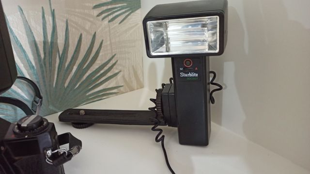 Cámara de fotos y cámara de vídeo antiguas