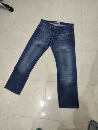Pantalón Levis hombre de segunda mano por 25 EUR en Vilagarcía de Arousa en  WALLAPOP