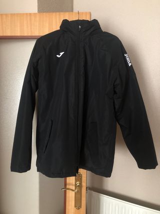 Abrigo Joma negro de segunda mano en Leganés en WALLAPOP