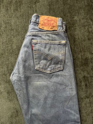 Vaqueros Levis 501 W25 L30 de segunda mano por 25 EUR en Mérida en WALLAPOP