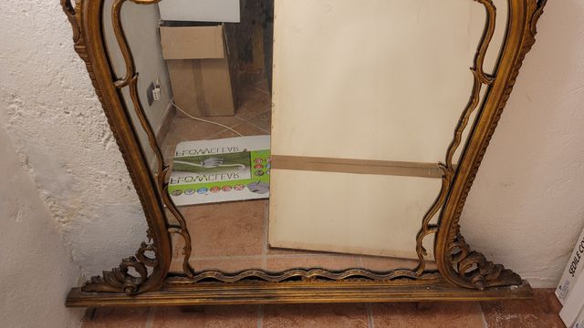 Antica specchiera da muro in legno dorato