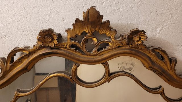 Antica specchiera da muro in legno dorato