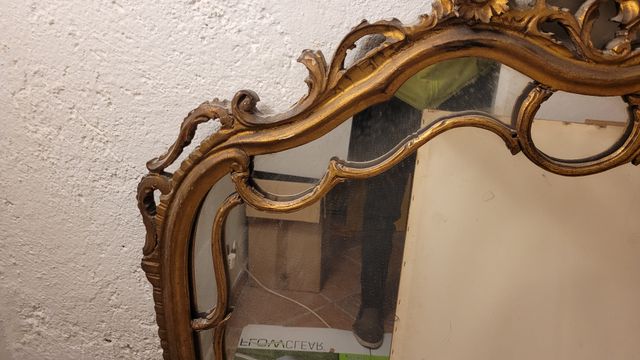 Antica specchiera da muro in legno dorato