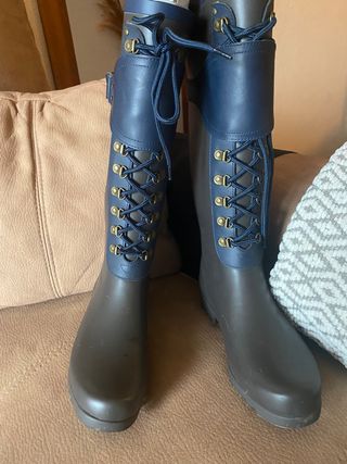 UGG botas de Agua de segunda mano por 50 EUR en Fuengirola en WALLAPOP