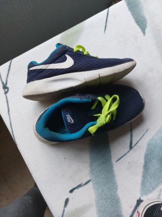 Zapatillas nike niño talla 30 de segunda mano por 15 EUR en Jerez de la  Frontera en WALLAPOP