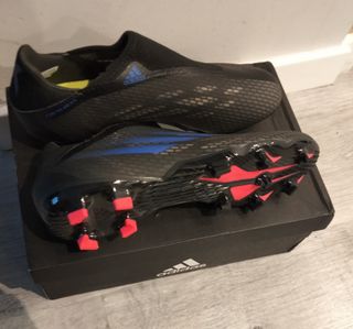 Botas de fútbol sin cordones de segunda mano en WALLAPOP