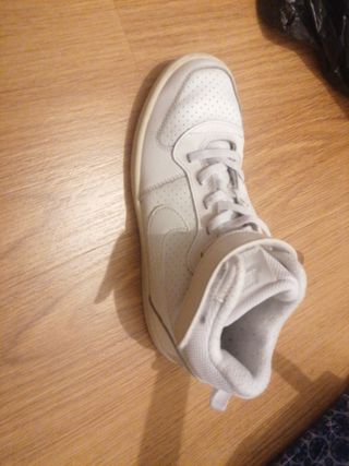 Zapatos Nike talla 35 de segunda mano por 10 EUR en Fuenlabrada en WALLAPOP