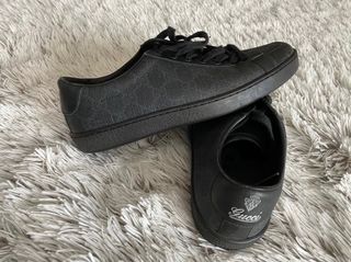 Zapatillas gucci negras de segunda mano por 130 EUR en Madrid en WALLAPOP