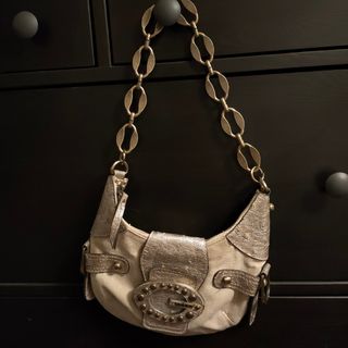 Bolso Guess de segunda mano por 25 EUR en Alcobendas en WALLAPOP