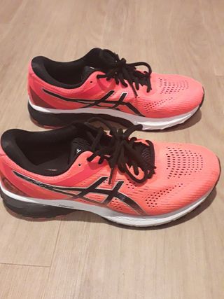 Zapatillas running Asics GT 2000 8 Talla 43,5 de segunda mano por 50 EUR en  Alcobendas en WALLAPOP