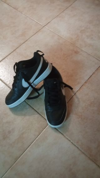 Tenis Nike segunda mano de segunda mano por 25 EUR en Salceda de Caselas en  WALLAPOP
