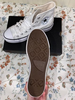 CONVERSE BLANCAS PLATAFORMA NUEVAS de segunda mano por 80 EUR en Gijón en  WALLAPOP