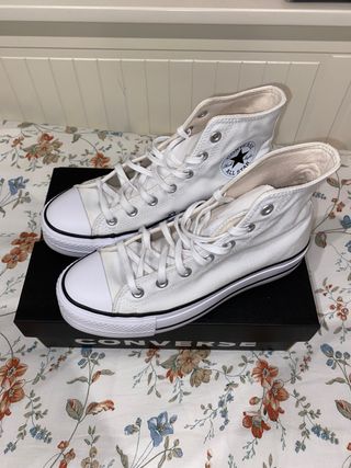 CONVERSE BLANCAS PLATAFORMA NUEVAS de segunda mano por 80 EUR en Gijón en  WALLAPOP