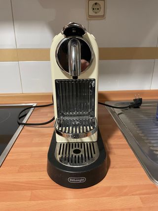 Cafetera Nespresso de segunda mano en Ávila en WALLAPOP