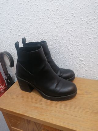 Botines, numero 39 de segunda mano por 7 EUR en Barcelona en WALLAPOP