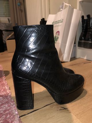 Botas tacón Monki Zalando perfecto estado 39 de segunda mano por 20 EUR en  Granada en WALLAPOP