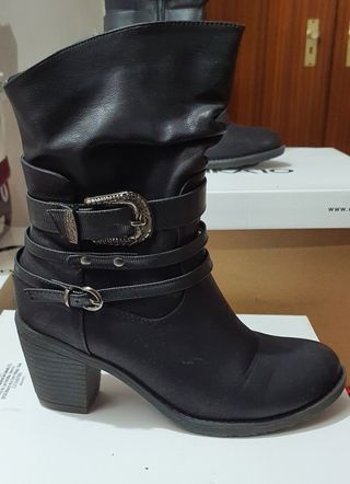 Botas Chica 10 de segunda mano por 17 EUR en Oliva en WALLAPOP