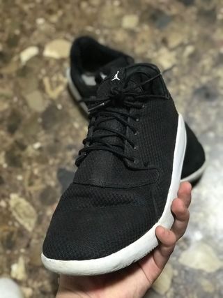 Jordan eclipse negras de segunda mano por 20 EUR en Valencia en WALLAPOP