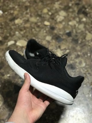 Jordan eclipse negras de segunda mano por 20 EUR en Valencia en WALLAPOP